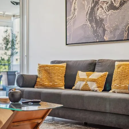 One-bedroom Jacuzzi Glyfada *
