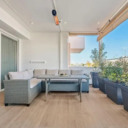 One-bedroom Jacuzzi Glyfada Apartment Athen