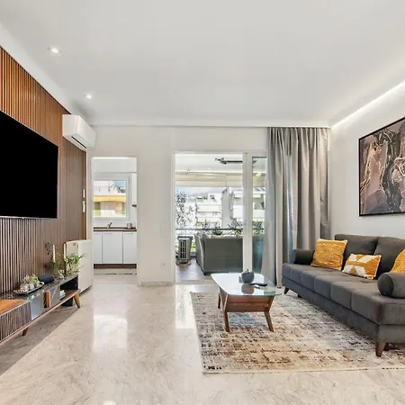 One-bedroom Jacuzzi Glyfada Apartment *